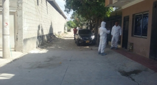 Lugar de los hechos. Hasta el lugar de los hechos llegó el personal de criminalística para realizar la inspección y entregar pruebas que ayuden a la investigación. 