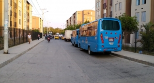 Buses se toman las calles del sector