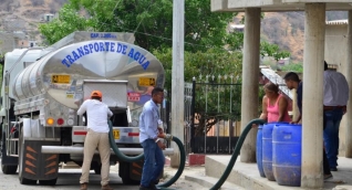 En 160 barrios de la ciudad se están abasteciendo con carrotanques. 