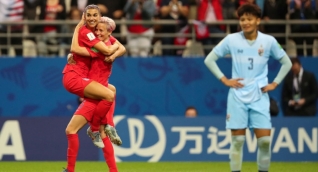 Alex Morgan marcó cinco goles en el encuentro.