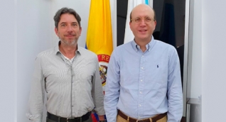 El director (e) del Archivo General de la Nación (AGN), Jorge Cachiotis, y el alcalde (e) de Santa Marta, Andrés Rugeles.