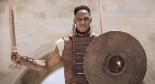 Al estilo gladiador, Yerry Mina renovó contrato con Cagliari hasta 2028