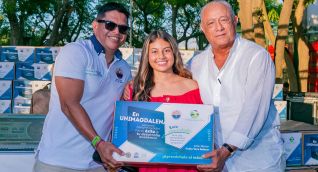 Entrega de computadores a estudiantes de primer semestre de Talento Magdalena.