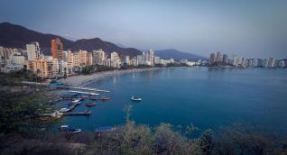 Bañistas atañen los efectos a la contaminación de playas de El Rodadero.