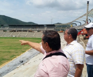 Delegado de la Conmebol visitando los escenarios de fútbol y futsal
