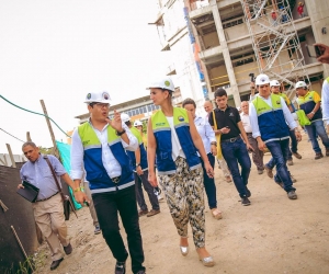 El rector de la Universidad de Magdalena, Pablo Vera Salazar y la ministra de Educación Nacional, Yaneth Giha Tovar recorrieron las obras que se adelantan en la Institución. 