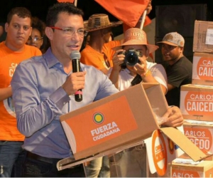 Carlos Caicedo durante el evento en plaza pública en Santa Marta.