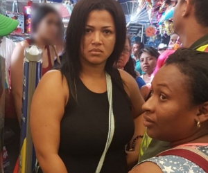 Las mujeres fueron capturados por la policía en el establecimiento comercial.