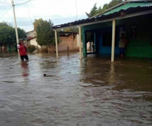 Aún es incontable el número de afectados por el desbordamiento del río.