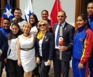 La delegación que recibió el Fuego Bolivariano.