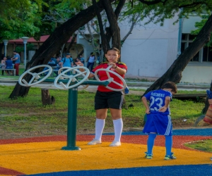 En total los parques están dotados con 29 máquinas como elíptica, surf, columpio, ascensor, patín, pectoral, cintura, pony, barras paralelas, volante y timón. Además la comunidad académica podrá contar con instructores de fitnes, para la práctica sana del deporte.  