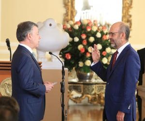 , Juan Manuel Santos, posesionó este viernes a Camilo Sánchez Ortega como nuevo Ministro de Vivienda, Ciudad y Territorio. 
