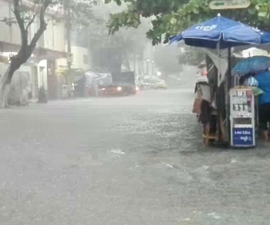 Así se observaba este miércoles la carrera Quinta en Santa Marta, la lluvia causó estragos en la capital del Magdalena. 