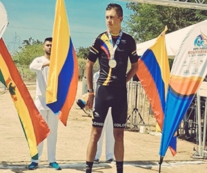  Fabio Castañeda con la medalla de oro. 