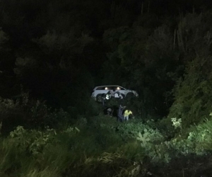 Transeúntes que pasaban por el lugar tomaron fotografías del accidente.