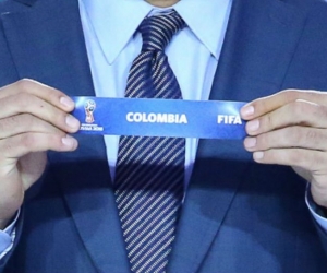 Momento en que se da a conocer que Colombia estará en el grupo H.