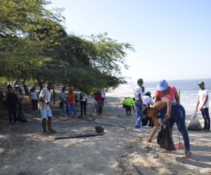 Las principales autoridades de la ciudad estuvieron involucradas en la limpieza.