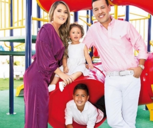 El cantante Martín Elías (Q.E.P.D.) junto a su esposa Dayana Jaimes y sus hijos Paula y Martín Elías Jr