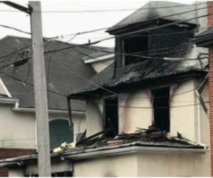  Casa incendiada donde murieron 4 personas en Brooklyn.