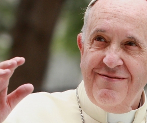 El 13 de marzo 2013 Jorge Bergoglio fue nombrado como sumo pontífice de la Iglesia Católica. Tomó el nombre de Francisco.
