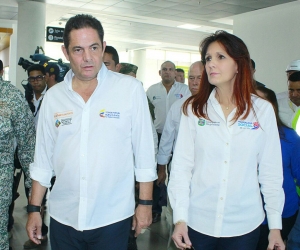 El vicepresidente Germán Vargas Lleras en compañía de la gobernadora Rosa Cotes de Zúñiga.