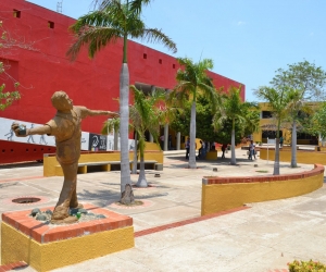 Fachada de la Universidad de la Guajira.
