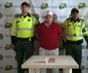 En la foto de la captura aparece el detenido, el billete... ¿y el queso?