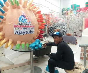 Darlinton Rivadeneira es Ajaytuké, la mascota de los Bolivarianos.