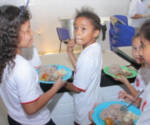 42 mil raciones de comidas fueron entregadas en diferentes instituciones educativos de Santa Marta.