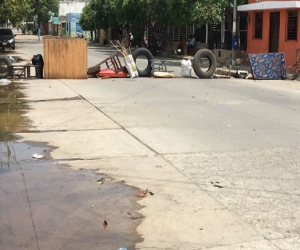 Comunidad de Pescaito cerró la  calle 6, entre carreras 5ta y 6ta. 