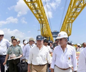 El presidente Juan Manuel Santo visitó la obra en compañía de los gobernadores del Atlántico y Bolívar.  