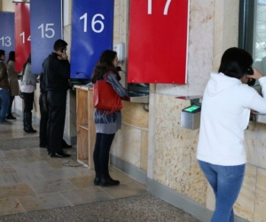 Ciudadanos tramitando visa. 