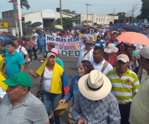 Los maestros bloquearon las vías en el sector de Mamatoco. 