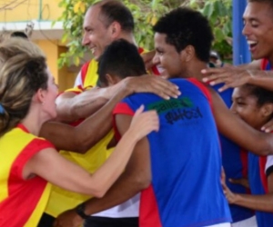 Con un partido de fútbol se inició el Festival.