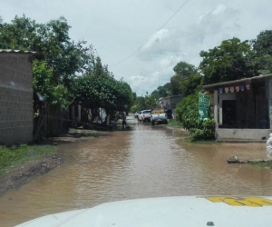 Las aguas del rio Ariguaní rompieron los taludes e inundó seis barrios en la cabecera municipal de Algarrobo.