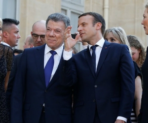 El presidente Santos está de visita en Francia. 