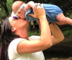 La joven madre Morgan king con su hija Korbyn.  
