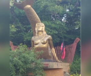 La bandera fue encontrada al lado de la escultura de la ‘Sirena Vallenata’.	 