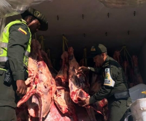 La policía durante operativos de decomiso de carne.	 