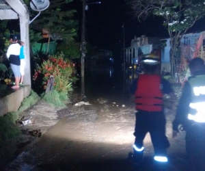 Organismos de socorro llegaron al lugar para atender la emergencia.