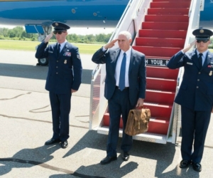 El Vicepresidente de EEUU llega al aeropuerto Rafael Núñez, de Cartagena, después de las 3:00 pm.