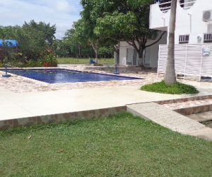 Los afiliados podrán disfrutar de hospedaje, piscina, quiosco, canchas múltiples y amplias zonas verdes pagando un valor de ingreso subsidiado que se ajuste a su economía.