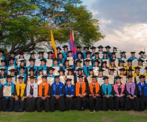 La Plazoleta Los Almendros de la Universidad del Magdalena fue epicentro para la graduación de 572 jóvenes.