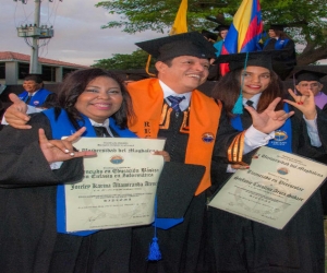 Estudiantes con capacidades diferenciales auditivas, graduadas en la Unimagdalena