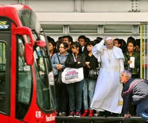 Meme sobre la llegada del Papa