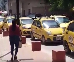 Los taxistas aseguran que si no reciben soluciones se irán a paro.  