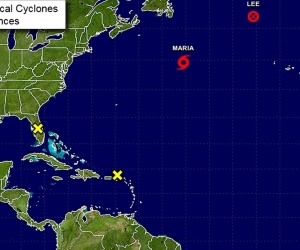 La tormenta tropical presenta vientos sostenidos de 60 millas por hora (95 km/h) y sigue su veloz desplazamiento con rumbo este-noreste.