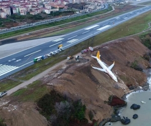 Fotografía del avión accidentado en Turquía. No se reportaron heridos entre los 162 pasajeros y 6 tripulantes.