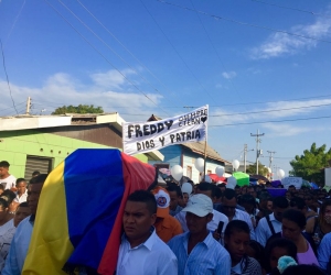 Una multitud despidió al patrullero muerto. 