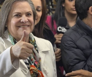 Clara López.